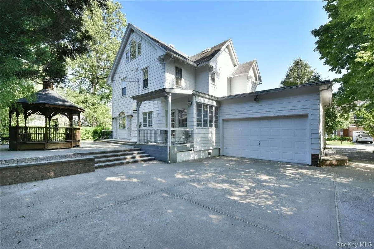 9 Nassau Drive, North Hempstead, NY, 5 Bedrooms Bedrooms, 11 Rooms Rooms,3 BathroomsBathrooms,Residential,For Rent,Nassau,0,1010256 9 Nassau Drive, North Hempstead, NY, 5 Bedrooms Bedrooms, 11 Rooms Rooms,3 BathroomsBathrooms,Residential,For Rent,Nassau,0,1010256