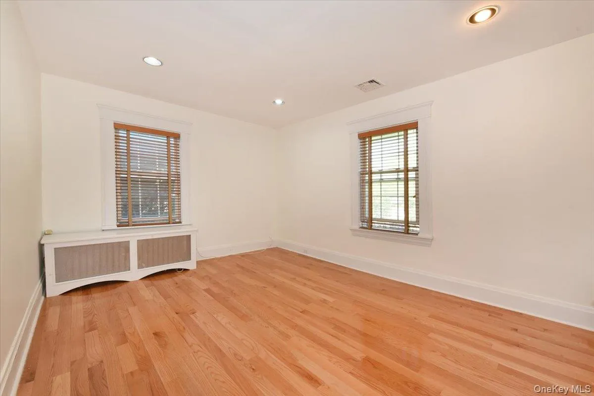 9 Nassau Drive, North Hempstead, NY, 5 Bedrooms Bedrooms, 11 Rooms Rooms,3 BathroomsBathrooms,Residential,For Rent,Nassau,0,1010256 9 Nassau Drive, North Hempstead, NY, 5 Bedrooms Bedrooms, 11 Rooms Rooms,3 BathroomsBathrooms,Residential,For Rent,Nassau,0,1010256