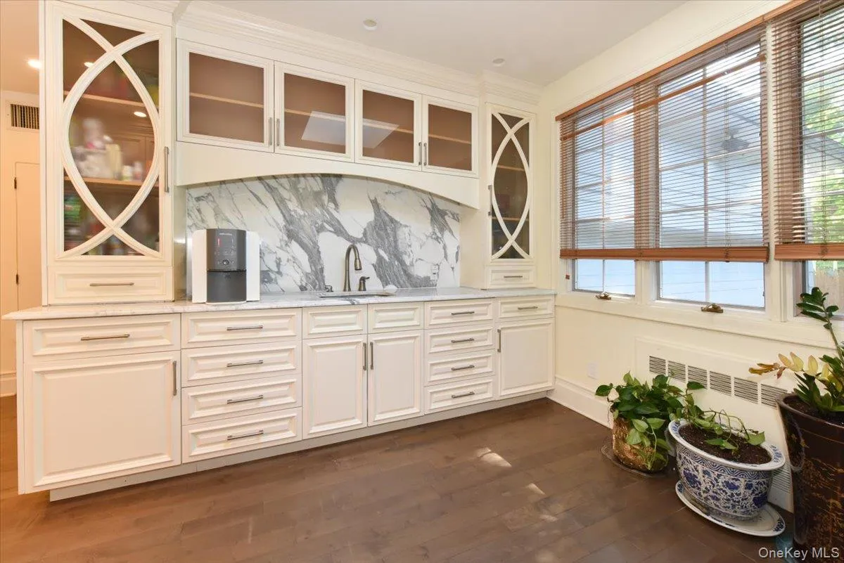 9 Nassau Drive, North Hempstead, NY, 5 Bedrooms Bedrooms, 11 Rooms Rooms,3 BathroomsBathrooms,Residential,For Rent,Nassau,0,1010256 9 Nassau Drive, North Hempstead, NY, 5 Bedrooms Bedrooms, 11 Rooms Rooms,3 BathroomsBathrooms,Residential,For Rent,Nassau,0,1010256