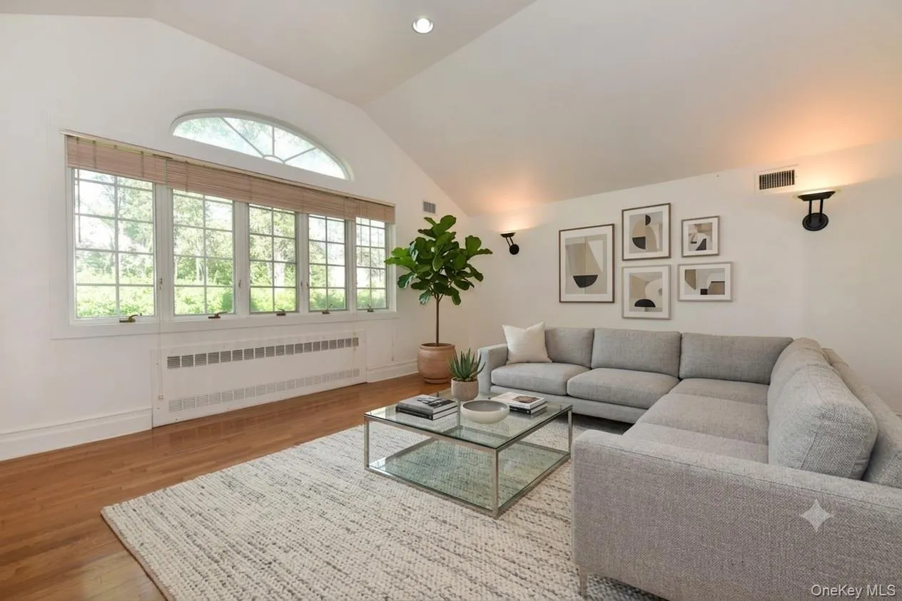9 Nassau Drive, North Hempstead, NY, 5 Bedrooms Bedrooms, 11 Rooms Rooms,3 BathroomsBathrooms,Residential,For Rent,Nassau,0,1010256 9 Nassau Drive, North Hempstead, NY, 5 Bedrooms Bedrooms, 11 Rooms Rooms,3 BathroomsBathrooms,Residential,For Rent,Nassau,0,1010256