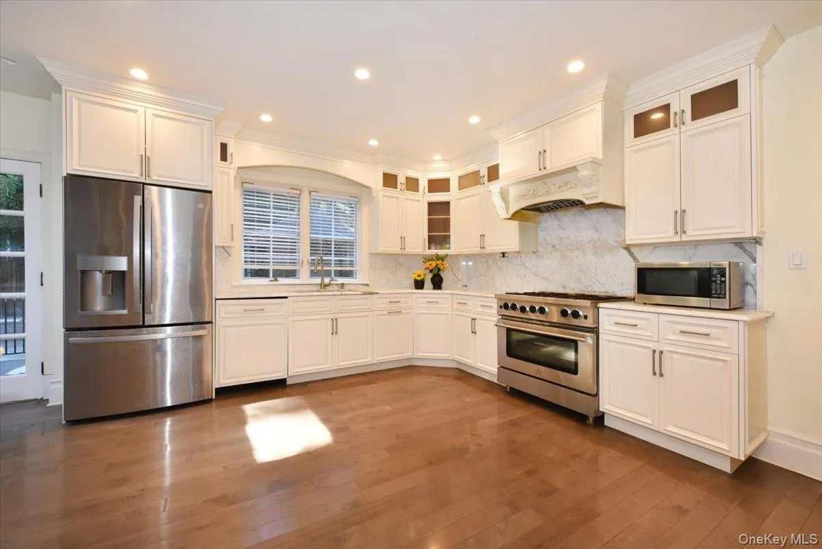 9 Nassau Drive, North Hempstead, NY, 5 Bedrooms Bedrooms, 11 Rooms Rooms,3 BathroomsBathrooms,Residential,For Rent,Nassau,0,1010256 9 Nassau Drive, North Hempstead, NY, 5 Bedrooms Bedrooms, 11 Rooms Rooms,3 BathroomsBathrooms,Residential,For Rent,Nassau,0,1010256