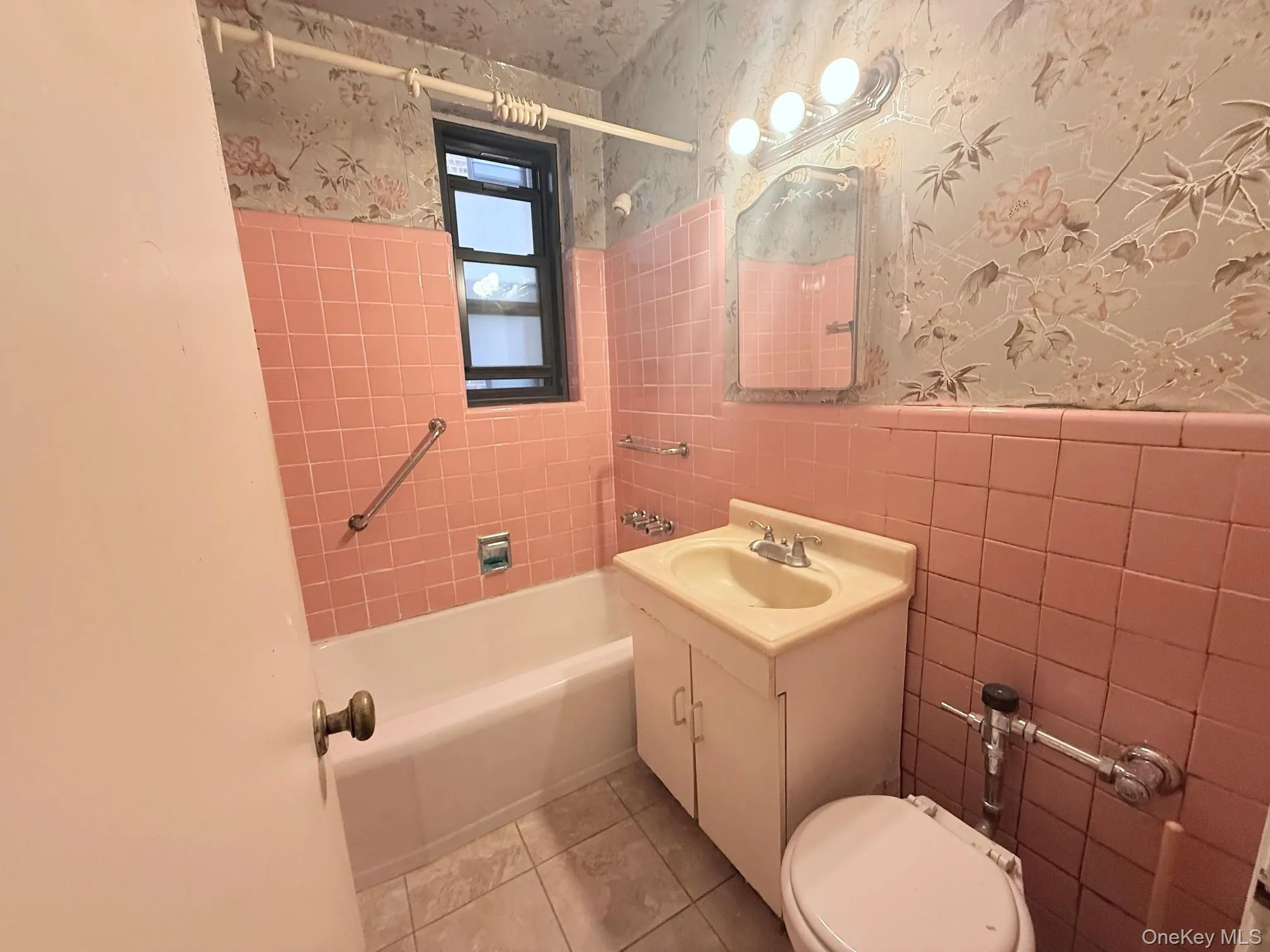 83-20 98 Street, New York, NY, 2 Bedrooms Bedrooms, 4 Rooms Rooms,1 BathroomBathrooms,Residential,For Rent,98,0,1010257 83-20 98 Street, New York, NY, 2 Bedrooms Bedrooms, 4 Rooms Rooms,1 BathroomBathrooms,Residential,For Rent,98,0,1010257
