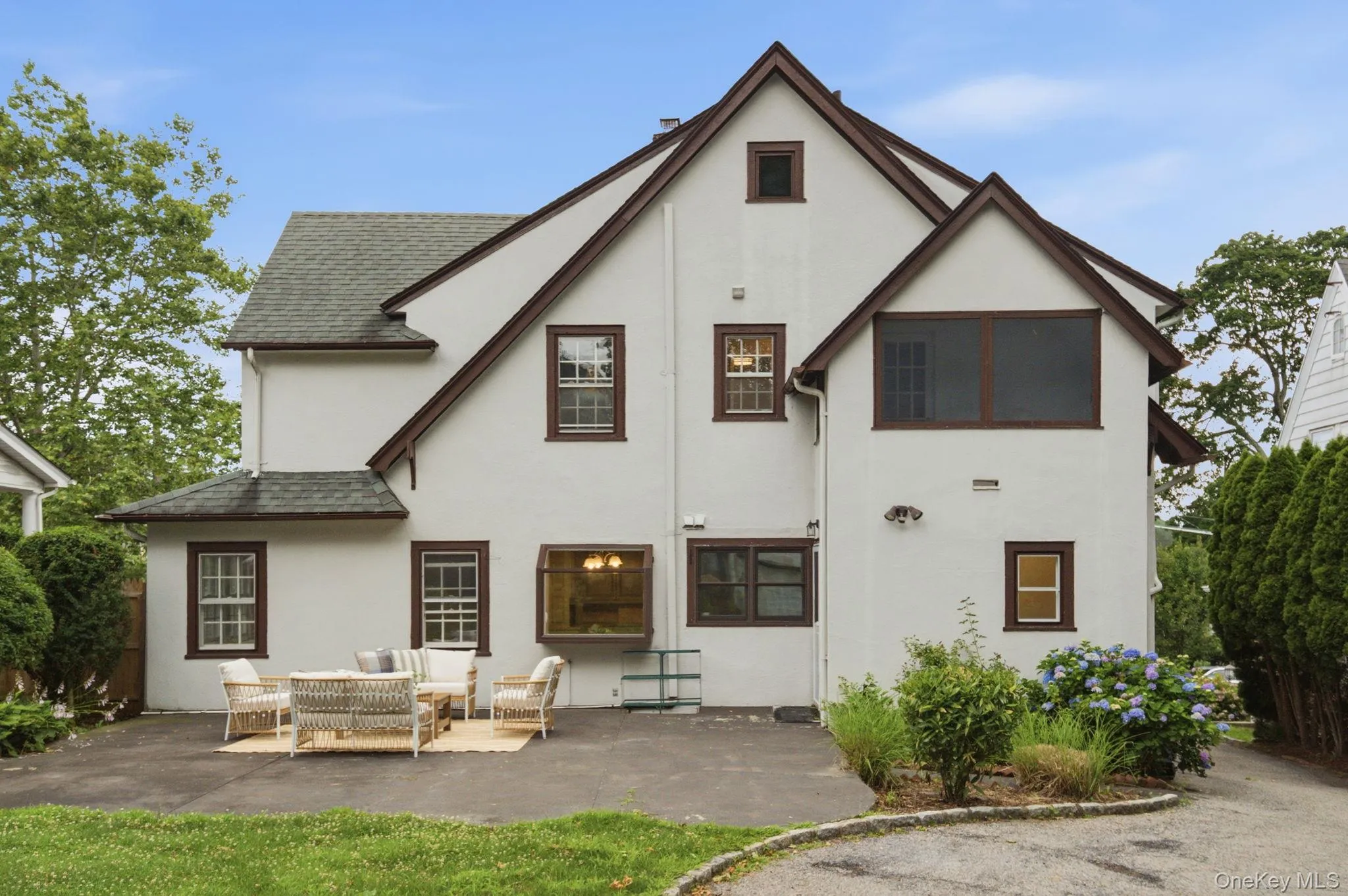 Stucco and dark timber trim wrap all four sides of the home. Stucco and dark timber trim wrap all four sides of the home.