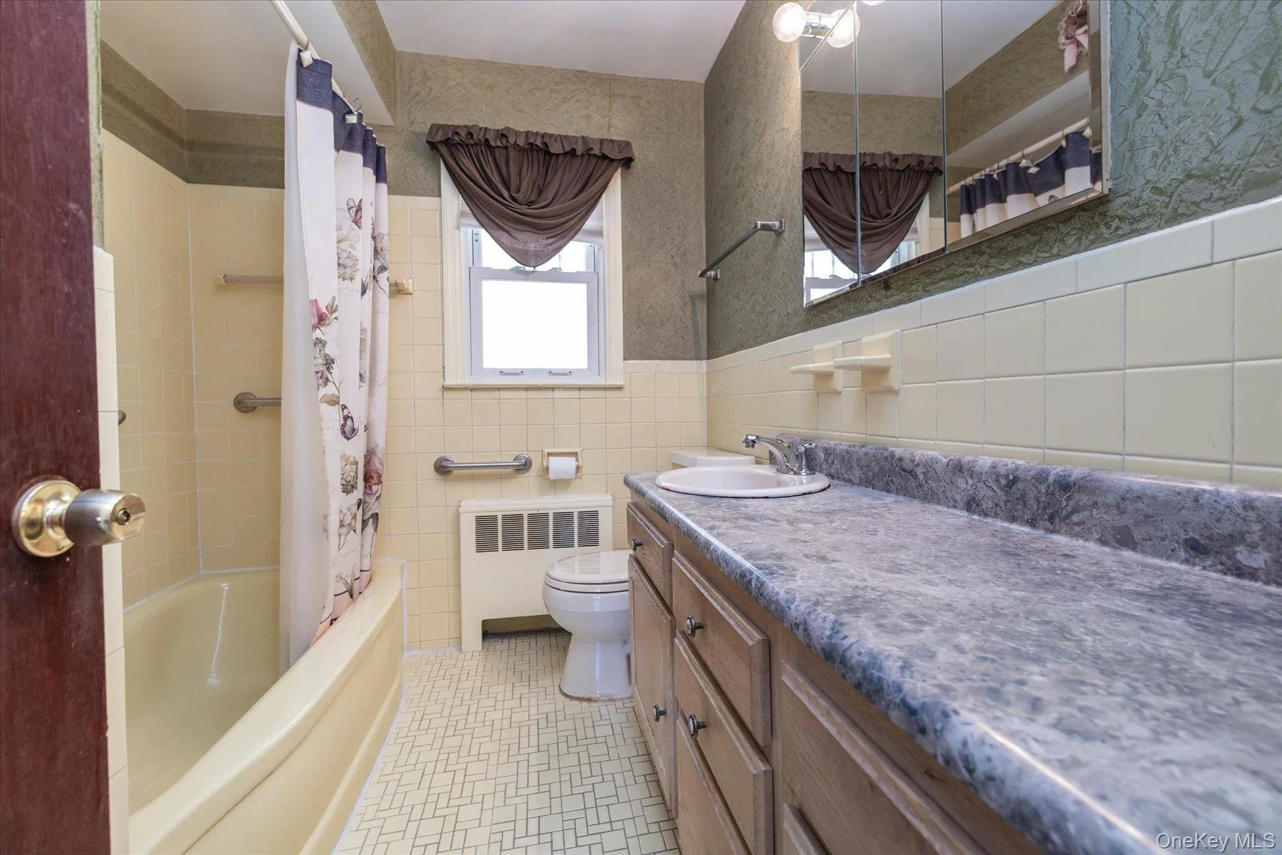 1329 Globe Avenue, Hempstead, NY, 4 Bedrooms Bedrooms, 8 Rooms Rooms,2 BathroomsBathrooms,Residential,For Rent,Globe,0,1010268 1329 Globe Avenue, Hempstead, NY, 4 Bedrooms Bedrooms, 8 Rooms Rooms,2 BathroomsBathrooms,Residential,For Rent,Globe,0,1010268