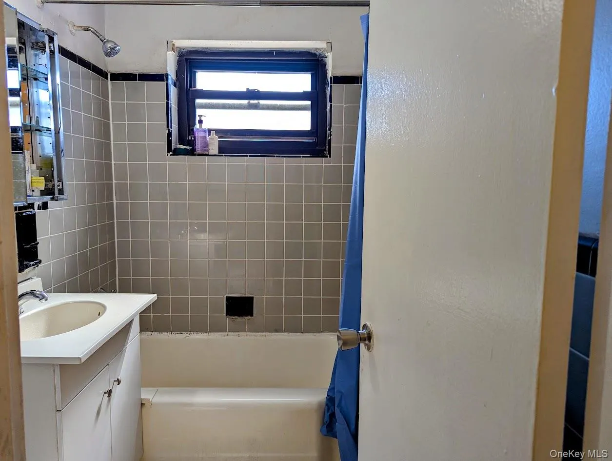 57-10 Junction Blvd, New York, NY, 2 Bedrooms Bedrooms, 5 Rooms Rooms,1 BathroomBathrooms,Residential,For Rent,Junction Blvd,0,1010269 57-10 Junction Blvd, New York, NY, 2 Bedrooms Bedrooms, 5 Rooms Rooms,1 BathroomBathrooms,Residential,For Rent,Junction Blvd,0,1010269