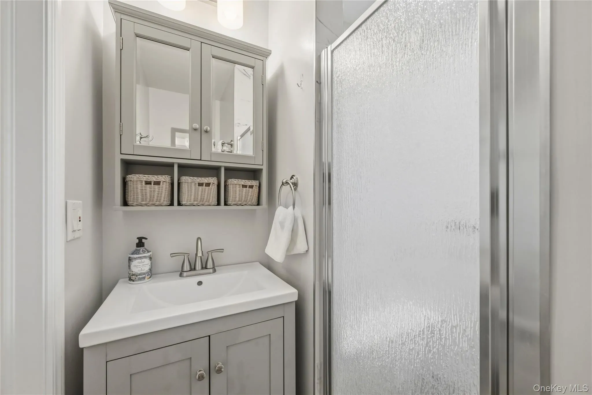 5 Lawrence Street, Clarkstown, NY, 3 Bedrooms Bedrooms, 6 Rooms Rooms,2 BathroomsBathrooms,Residential,For Rent,Lawrence,0,KEY1010274 5 Lawrence Street, Clarkstown, NY, 3 Bedrooms Bedrooms, 6 Rooms Rooms,2 BathroomsBathrooms,Residential,For Rent,Lawrence,0,KEY1010274