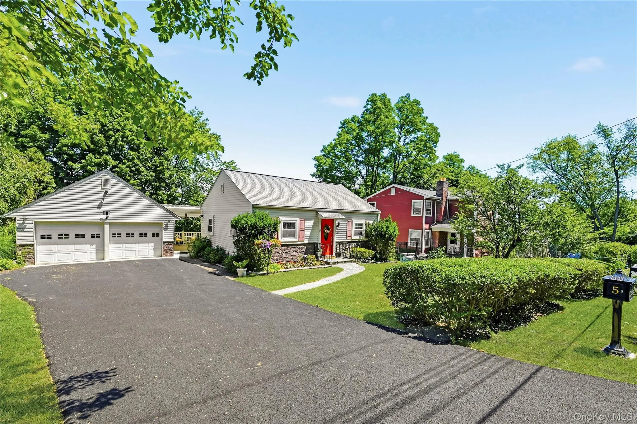 Spacious 2 car garage with newly paved driveway Spacious 2 car garage with newly paved driveway