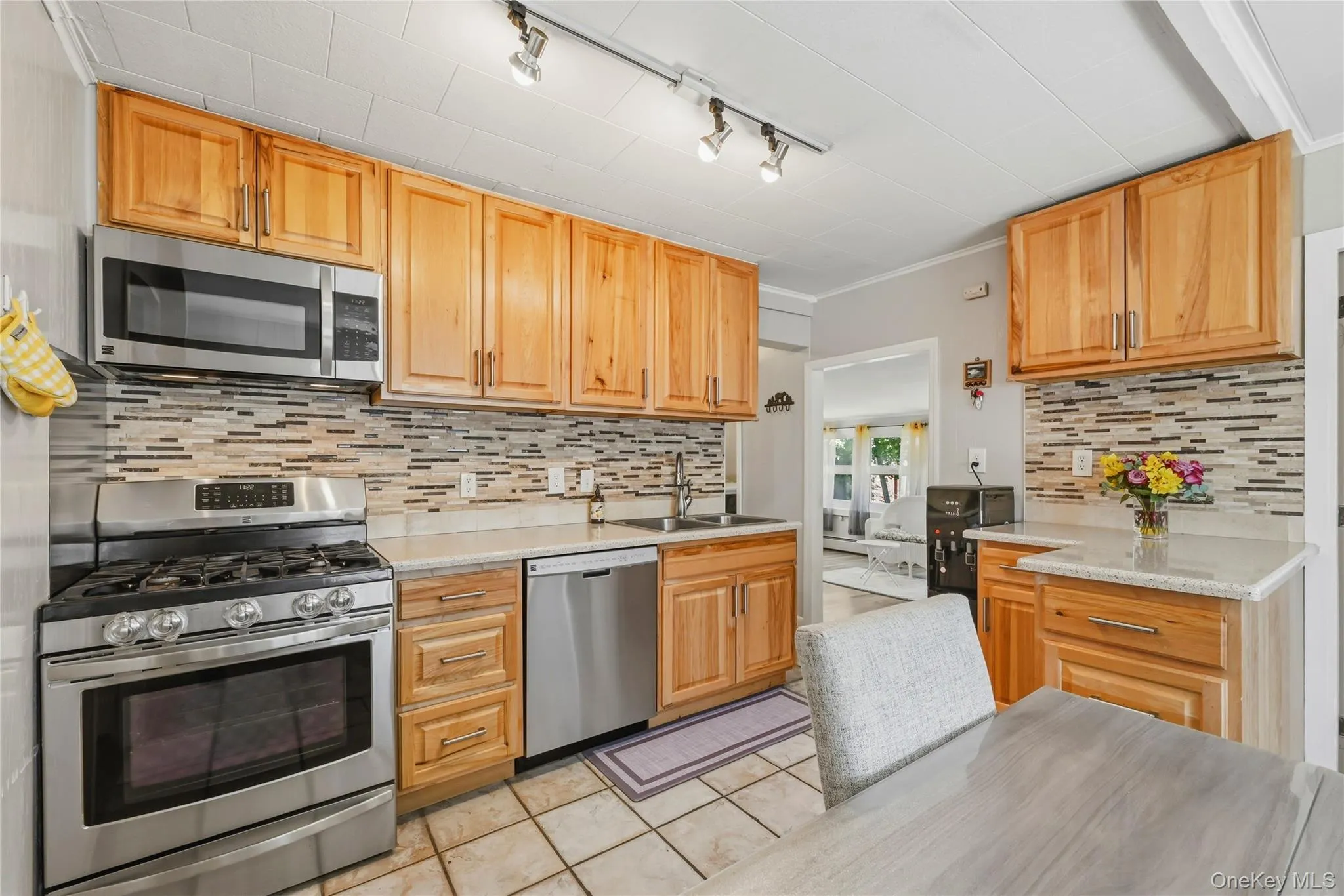 5 Lawrence Street, Clarkstown, NY, 3 Bedrooms Bedrooms, 6 Rooms Rooms,2 BathroomsBathrooms,Residential,For Rent,Lawrence,0,KEY1010274 5 Lawrence Street, Clarkstown, NY, 3 Bedrooms Bedrooms, 6 Rooms Rooms,2 BathroomsBathrooms,Residential,For Rent,Lawrence,0,KEY1010274