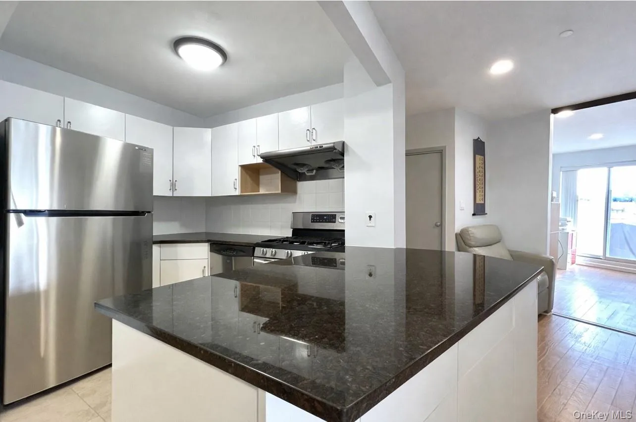 7836 46th Avenue, New York, NY, 1 Bedroom Bedrooms, 5 Rooms Rooms,1 BathroomBathrooms,Residential,For Rent,46th,0,1010288 7836 46th Avenue, New York, NY, 1 Bedroom Bedrooms, 5 Rooms Rooms,1 BathroomBathrooms,Residential,For Rent,46th,0,1010288