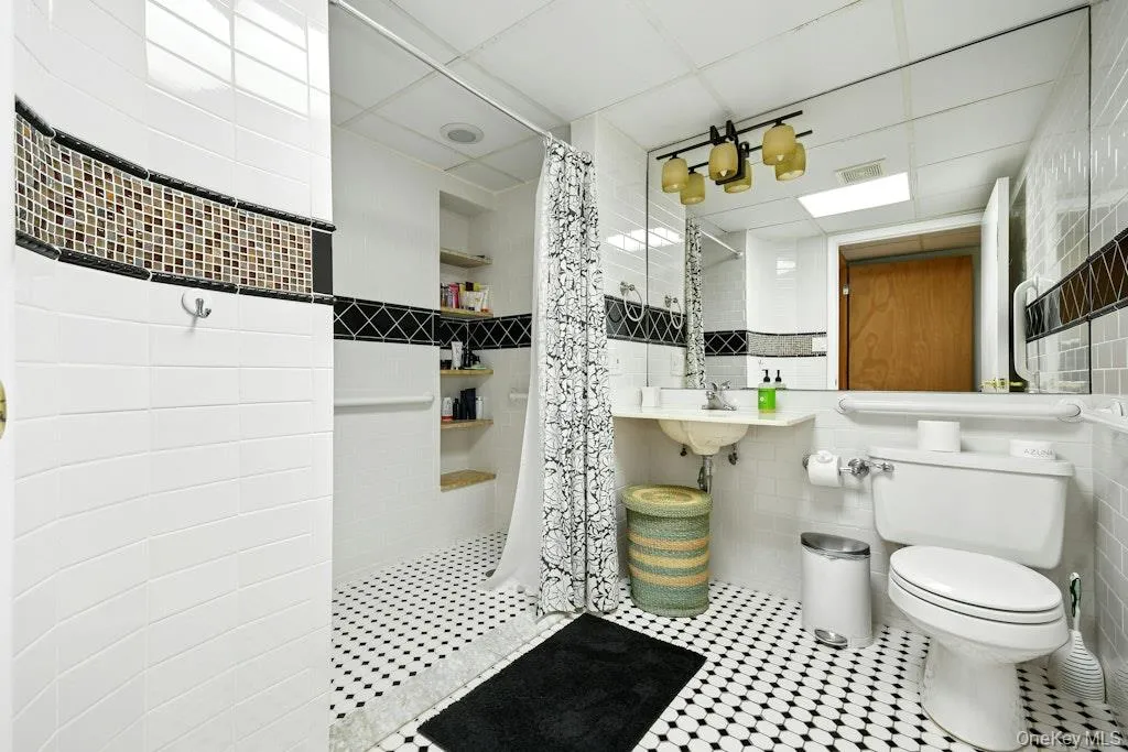 First floor full bath, walk-in Shower First floor full bath, walk-in Shower