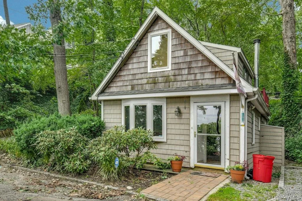 Legal 2 bedroom cottage for guests, family member or additional income Legal 2 bedroom cottage for guests, family member or additional income