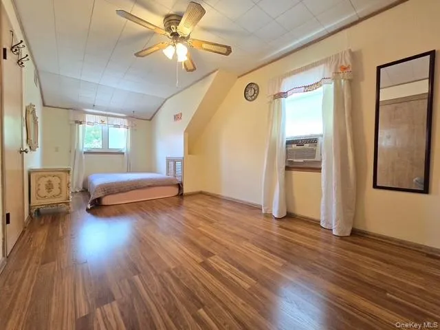 24841 Thebes Avenue, New York, NY, 3 Bedrooms Bedrooms, 7 Rooms Rooms,2 BathroomsBathrooms,Residential,For Rent,Thebes,0,1010293 24841 Thebes Avenue, New York, NY, 3 Bedrooms Bedrooms, 7 Rooms Rooms,2 BathroomsBathrooms,Residential,For Rent,Thebes,0,1010293