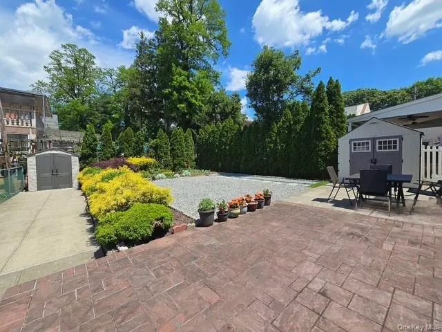 24841 Thebes Avenue, New York, NY, 3 Bedrooms Bedrooms, 7 Rooms Rooms,2 BathroomsBathrooms,Residential,For Rent,Thebes,0,1010293 24841 Thebes Avenue, New York, NY, 3 Bedrooms Bedrooms, 7 Rooms Rooms,2 BathroomsBathrooms,Residential,For Rent,Thebes,0,1010293