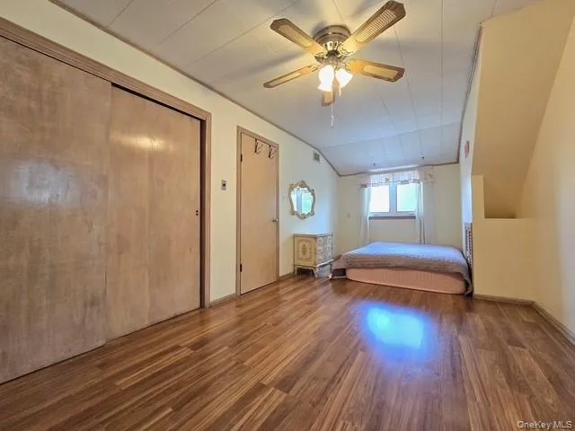 24841 Thebes Avenue, New York, NY, 3 Bedrooms Bedrooms, 7 Rooms Rooms,2 BathroomsBathrooms,Residential,For Rent,Thebes,0,1010293 24841 Thebes Avenue, New York, NY, 3 Bedrooms Bedrooms, 7 Rooms Rooms,2 BathroomsBathrooms,Residential,For Rent,Thebes,0,1010293