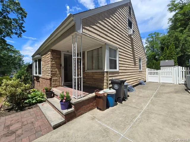 24841 Thebes Avenue, New York, NY, 3 Bedrooms Bedrooms, 7 Rooms Rooms,2 BathroomsBathrooms,Residential,For Rent,Thebes,0,1010293 24841 Thebes Avenue, New York, NY, 3 Bedrooms Bedrooms, 7 Rooms Rooms,2 BathroomsBathrooms,Residential,For Rent,Thebes,0,1010293