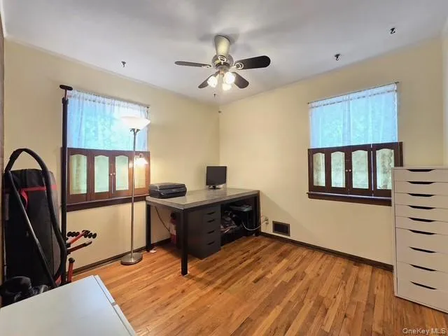 24841 Thebes Avenue, New York, NY, 3 Bedrooms Bedrooms, 7 Rooms Rooms,2 BathroomsBathrooms,Residential,For Rent,Thebes,0,1010293 24841 Thebes Avenue, New York, NY, 3 Bedrooms Bedrooms, 7 Rooms Rooms,2 BathroomsBathrooms,Residential,For Rent,Thebes,0,1010293