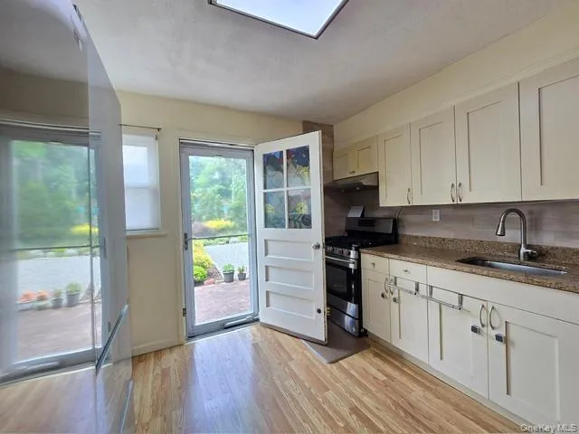 24841 Thebes Avenue, New York, NY, 3 Bedrooms Bedrooms, 7 Rooms Rooms,2 BathroomsBathrooms,Residential,For Rent,Thebes,0,1010293 24841 Thebes Avenue, New York, NY, 3 Bedrooms Bedrooms, 7 Rooms Rooms,2 BathroomsBathrooms,Residential,For Rent,Thebes,0,1010293