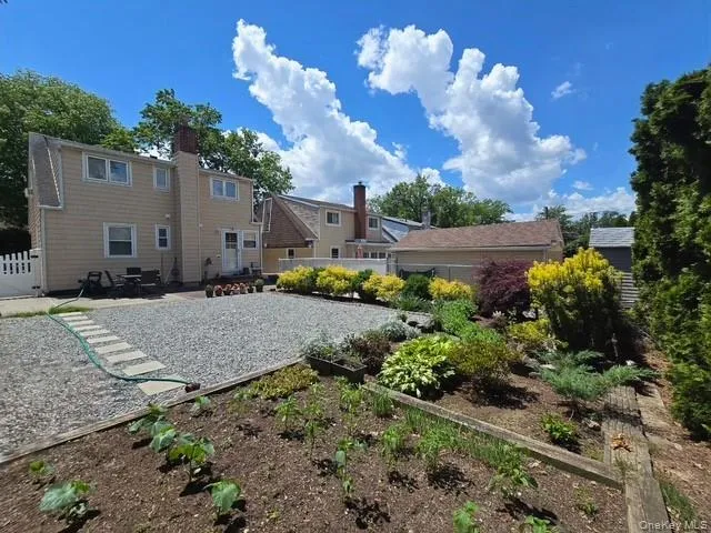 24841 Thebes Avenue, New York, NY, 3 Bedrooms Bedrooms, 7 Rooms Rooms,2 BathroomsBathrooms,Residential,For Rent,Thebes,0,1010293 24841 Thebes Avenue, New York, NY, 3 Bedrooms Bedrooms, 7 Rooms Rooms,2 BathroomsBathrooms,Residential,For Rent,Thebes,0,1010293