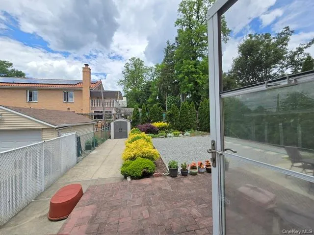 24841 Thebes Avenue, New York, NY, 3 Bedrooms Bedrooms, 7 Rooms Rooms,2 BathroomsBathrooms,Residential,For Rent,Thebes,0,1010293 24841 Thebes Avenue, New York, NY, 3 Bedrooms Bedrooms, 7 Rooms Rooms,2 BathroomsBathrooms,Residential,For Rent,Thebes,0,1010293