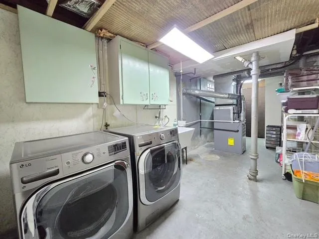 24841 Thebes Avenue, New York, NY, 3 Bedrooms Bedrooms, 7 Rooms Rooms,2 BathroomsBathrooms,Residential,For Rent,Thebes,0,1010293 24841 Thebes Avenue, New York, NY, 3 Bedrooms Bedrooms, 7 Rooms Rooms,2 BathroomsBathrooms,Residential,For Rent,Thebes,0,1010293