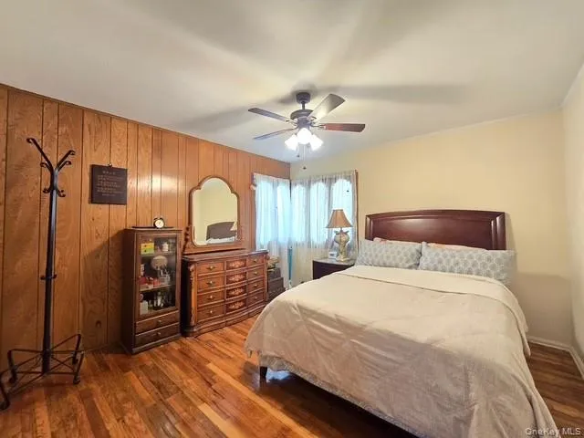 24841 Thebes Avenue, New York, NY, 3 Bedrooms Bedrooms, 7 Rooms Rooms,2 BathroomsBathrooms,Residential,For Rent,Thebes,0,1010293 24841 Thebes Avenue, New York, NY, 3 Bedrooms Bedrooms, 7 Rooms Rooms,2 BathroomsBathrooms,Residential,For Rent,Thebes,0,1010293