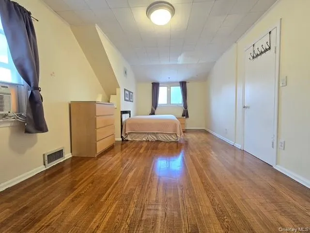 24841 Thebes Avenue, New York, NY, 3 Bedrooms Bedrooms, 7 Rooms Rooms,2 BathroomsBathrooms,Residential,For Rent,Thebes,0,1010293 24841 Thebes Avenue, New York, NY, 3 Bedrooms Bedrooms, 7 Rooms Rooms,2 BathroomsBathrooms,Residential,For Rent,Thebes,0,1010293