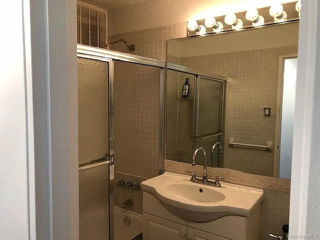 3080 Voorhies Avenue, New York, NY, 2 Bedrooms Bedrooms, 5 Rooms Rooms,1 BathroomBathrooms,Residential,For Rent,Voorhies,0,1010295 3080 Voorhies Avenue, New York, NY, 2 Bedrooms Bedrooms, 5 Rooms Rooms,1 BathroomBathrooms,Residential,For Rent,Voorhies,0,1010295