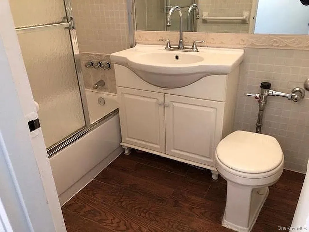 3080 Voorhies Avenue, New York, NY, 2 Bedrooms Bedrooms, 5 Rooms Rooms,1 BathroomBathrooms,Residential,For Rent,Voorhies,0,1010295 3080 Voorhies Avenue, New York, NY, 2 Bedrooms Bedrooms, 5 Rooms Rooms,1 BathroomBathrooms,Residential,For Rent,Voorhies,0,1010295