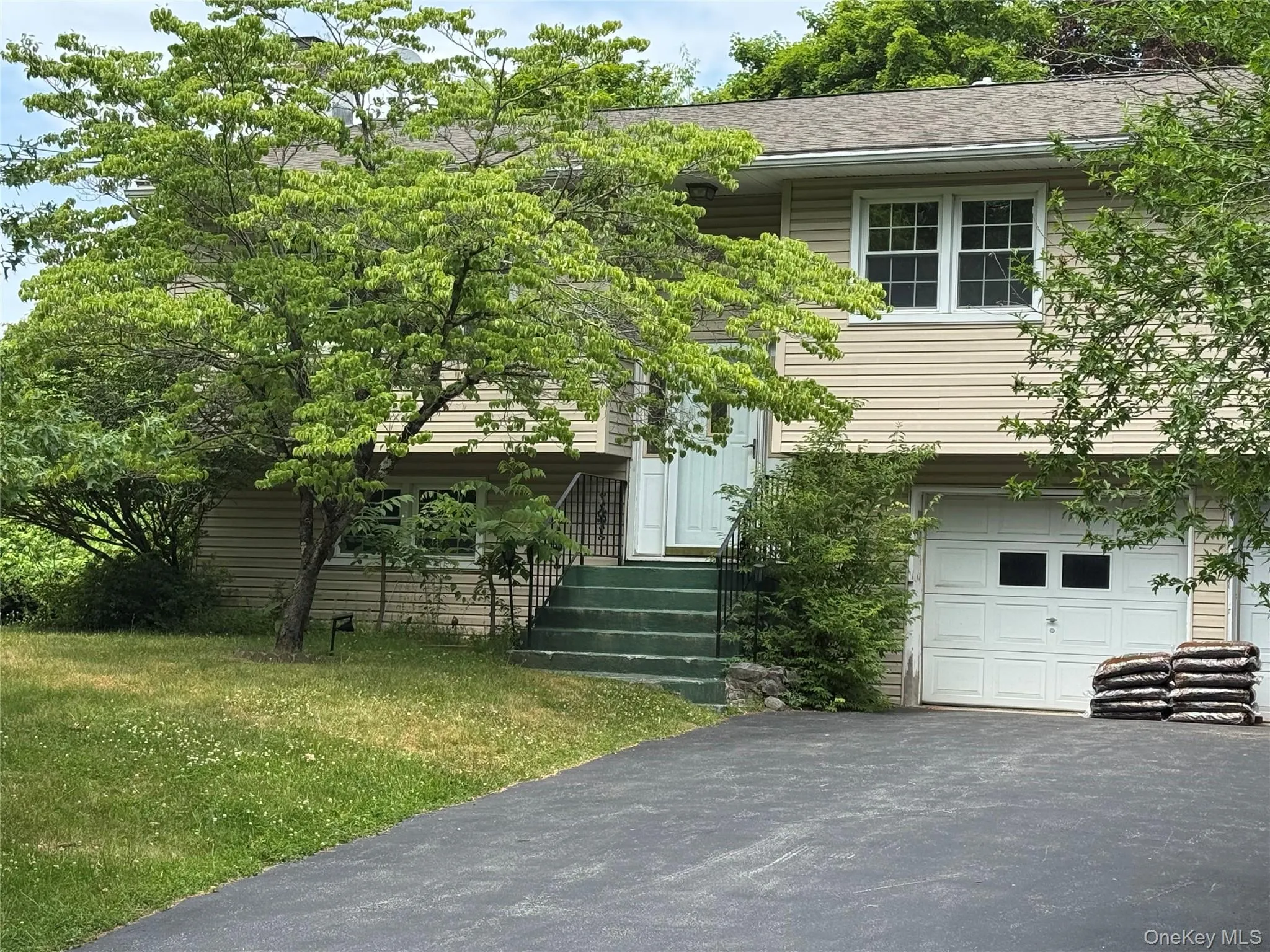 11 Lynbrook Road, Poughkeepsie, NY, 3 Bedrooms Bedrooms, 8 Rooms Rooms,1 BathroomBathrooms,Residential,For Rent,Lynbrook,0,1010296 11 Lynbrook Road, Poughkeepsie, NY, 3 Bedrooms Bedrooms, 8 Rooms Rooms,1 BathroomBathrooms,Residential,For Rent,Lynbrook,0,1010296