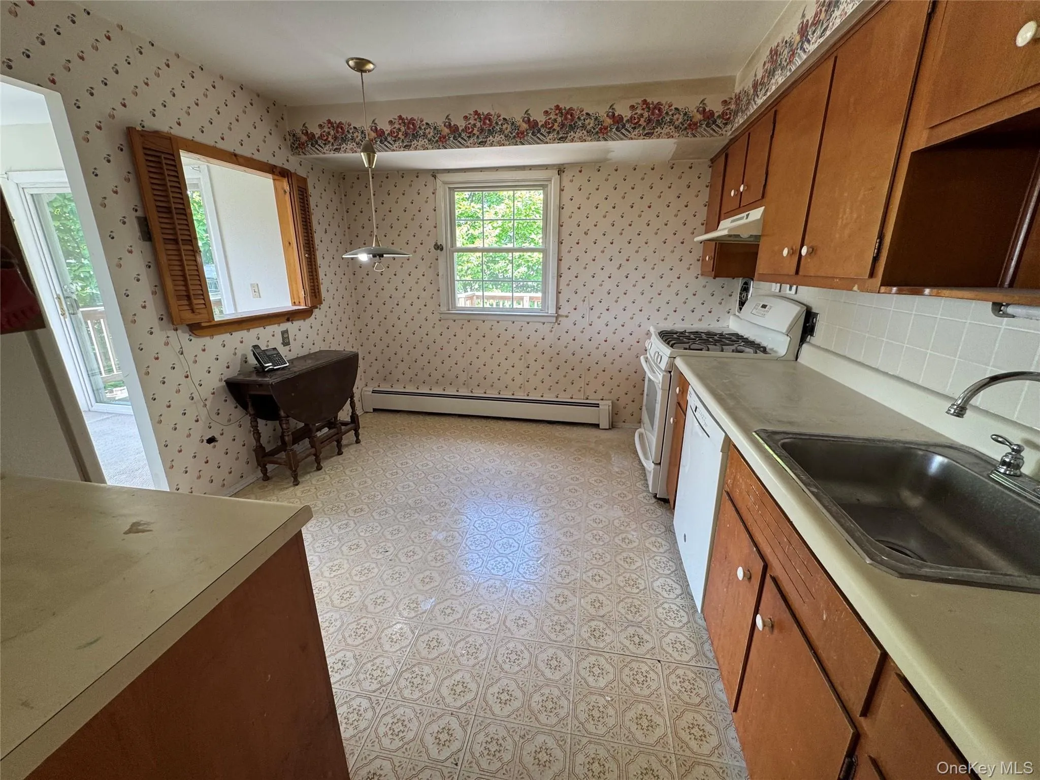 11 Lynbrook Road, Poughkeepsie, NY, 3 Bedrooms Bedrooms, 8 Rooms Rooms,1 BathroomBathrooms,Residential,For Rent,Lynbrook,0,1010296 11 Lynbrook Road, Poughkeepsie, NY, 3 Bedrooms Bedrooms, 8 Rooms Rooms,1 BathroomBathrooms,Residential,For Rent,Lynbrook,0,1010296