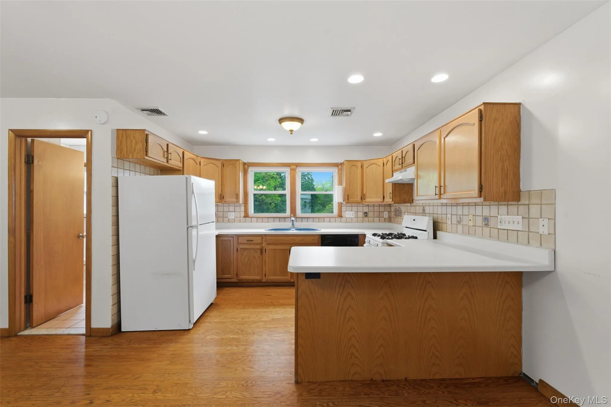 200 North Street, Newburgh (town), NY, 3 Bedrooms Bedrooms, 3 Rooms Rooms,1 BathroomBathrooms,Residential Lease,For Rent,North,0,1010302 200 North Street, Newburgh (town), NY, 3 Bedrooms Bedrooms, 3 Rooms Rooms,1 BathroomBathrooms,Residential Lease,For Rent,North,0,1010302