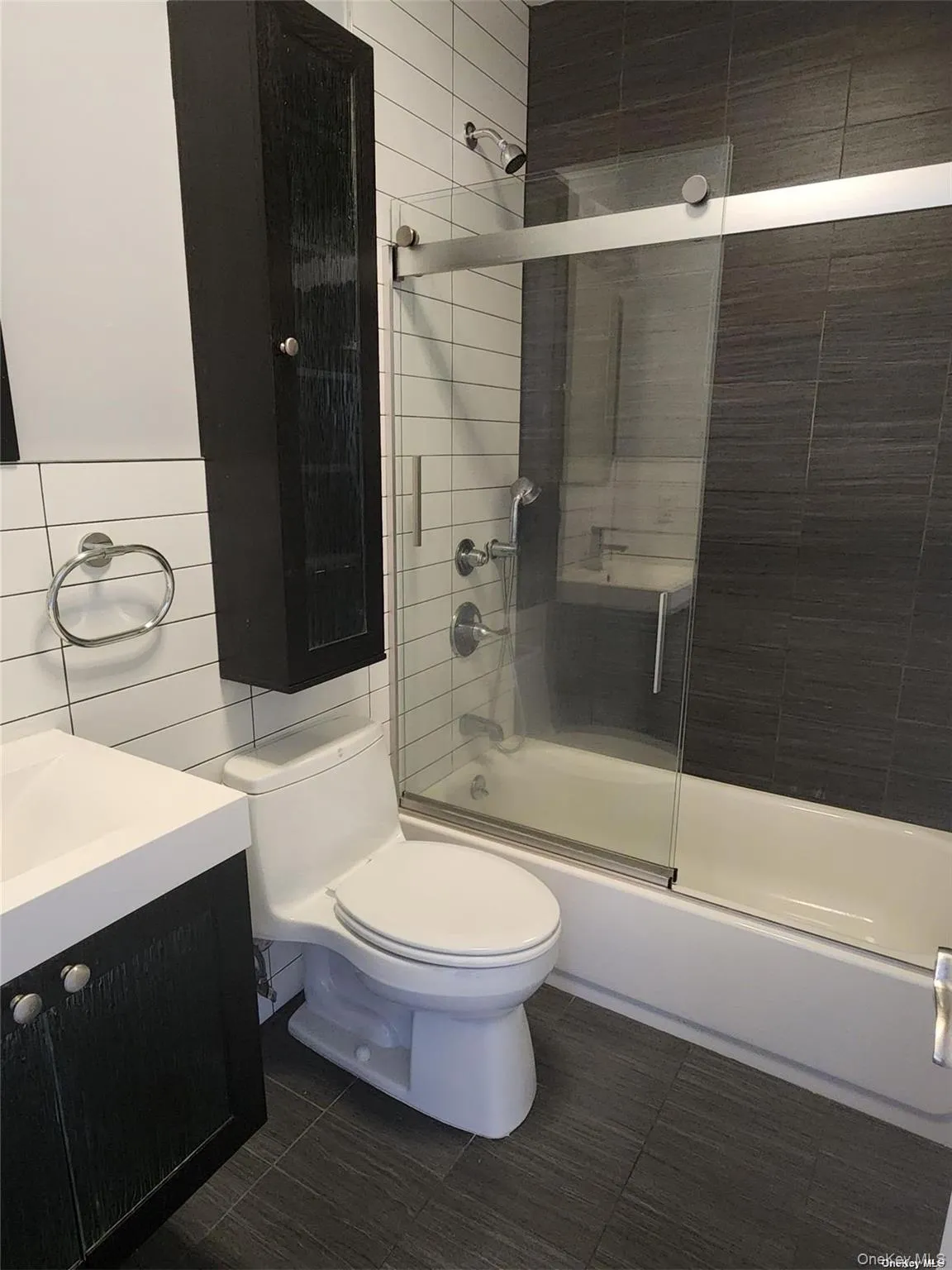 133 Lincoln Avenue, North Hempstead, NY, 2 Bedrooms Bedrooms, 4 Rooms Rooms,1 BathroomBathrooms,Residential Lease,For Rent,Lincoln Avenue,0,1010304 133 Lincoln Avenue, North Hempstead, NY, 2 Bedrooms Bedrooms, 4 Rooms Rooms,1 BathroomBathrooms,Residential Lease,For Rent,Lincoln Avenue,0,1010304