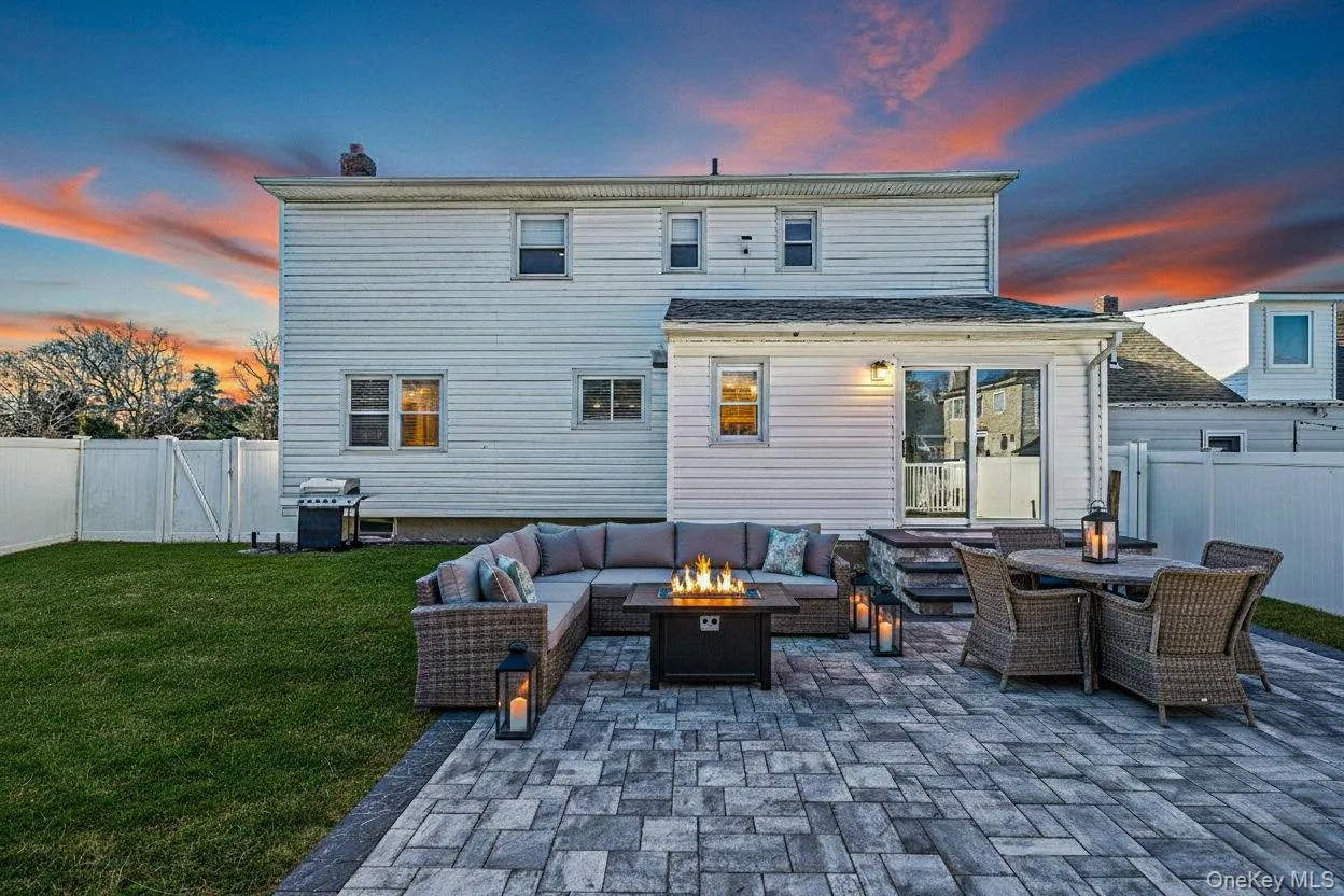 2415 Babylon Turnpike, Hempstead, NY, 4 Bedrooms Bedrooms, 12 Rooms Rooms,2 BathroomsBathrooms,Residential,For Rent,Babylon,0,1010305 2415 Babylon Turnpike, Hempstead, NY, 4 Bedrooms Bedrooms, 12 Rooms Rooms,2 BathroomsBathrooms,Residential,For Rent,Babylon,0,1010305