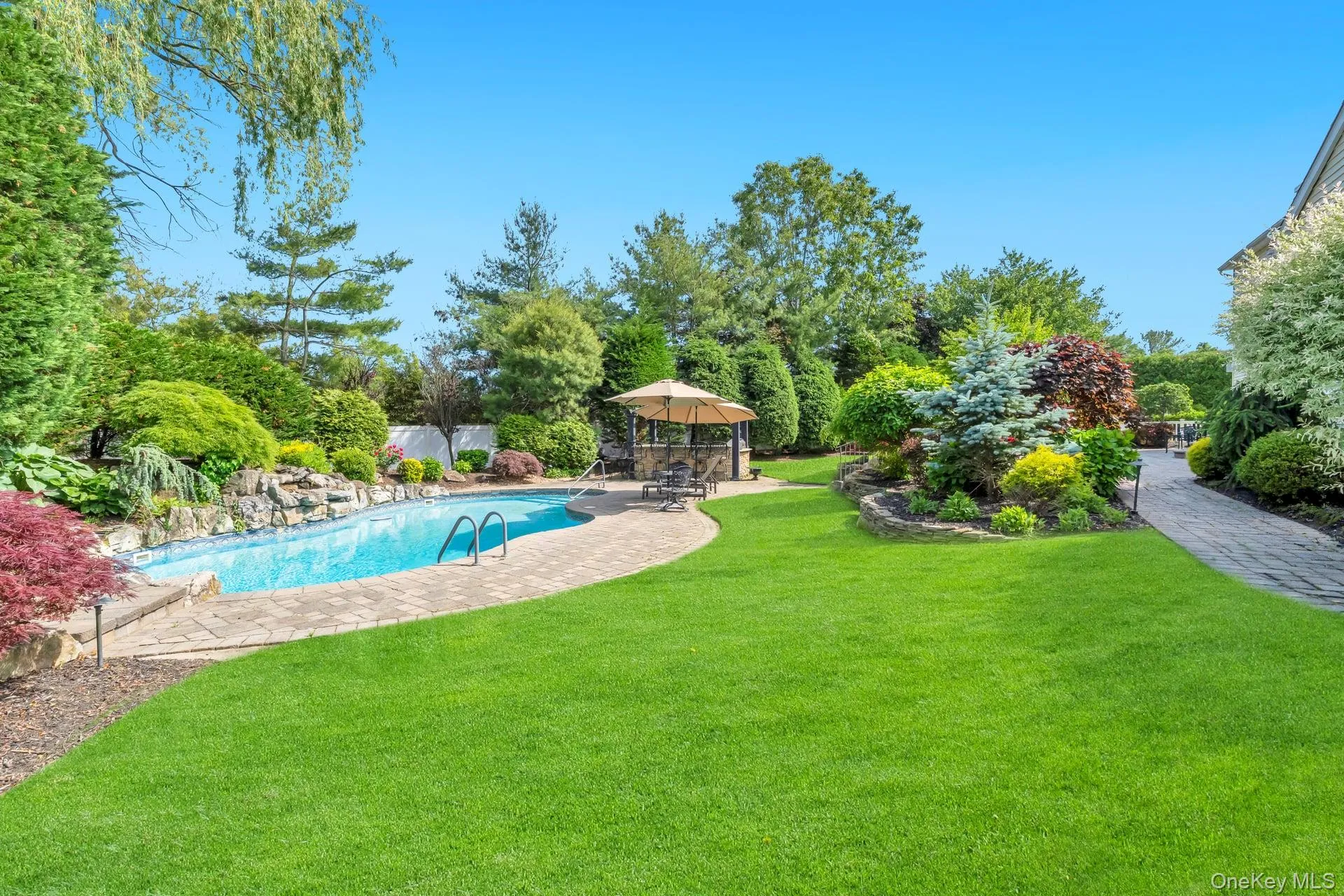 25 Yellow Top Lane, Smithtown, NY, 5 Bedrooms Bedrooms, 10 Rooms Rooms,3 BathroomsBathrooms,Residential,For Rent,Yellow Top,0,1010315 25 Yellow Top Lane, Smithtown, NY, 5 Bedrooms Bedrooms, 10 Rooms Rooms,3 BathroomsBathrooms,Residential,For Rent,Yellow Top,0,1010315