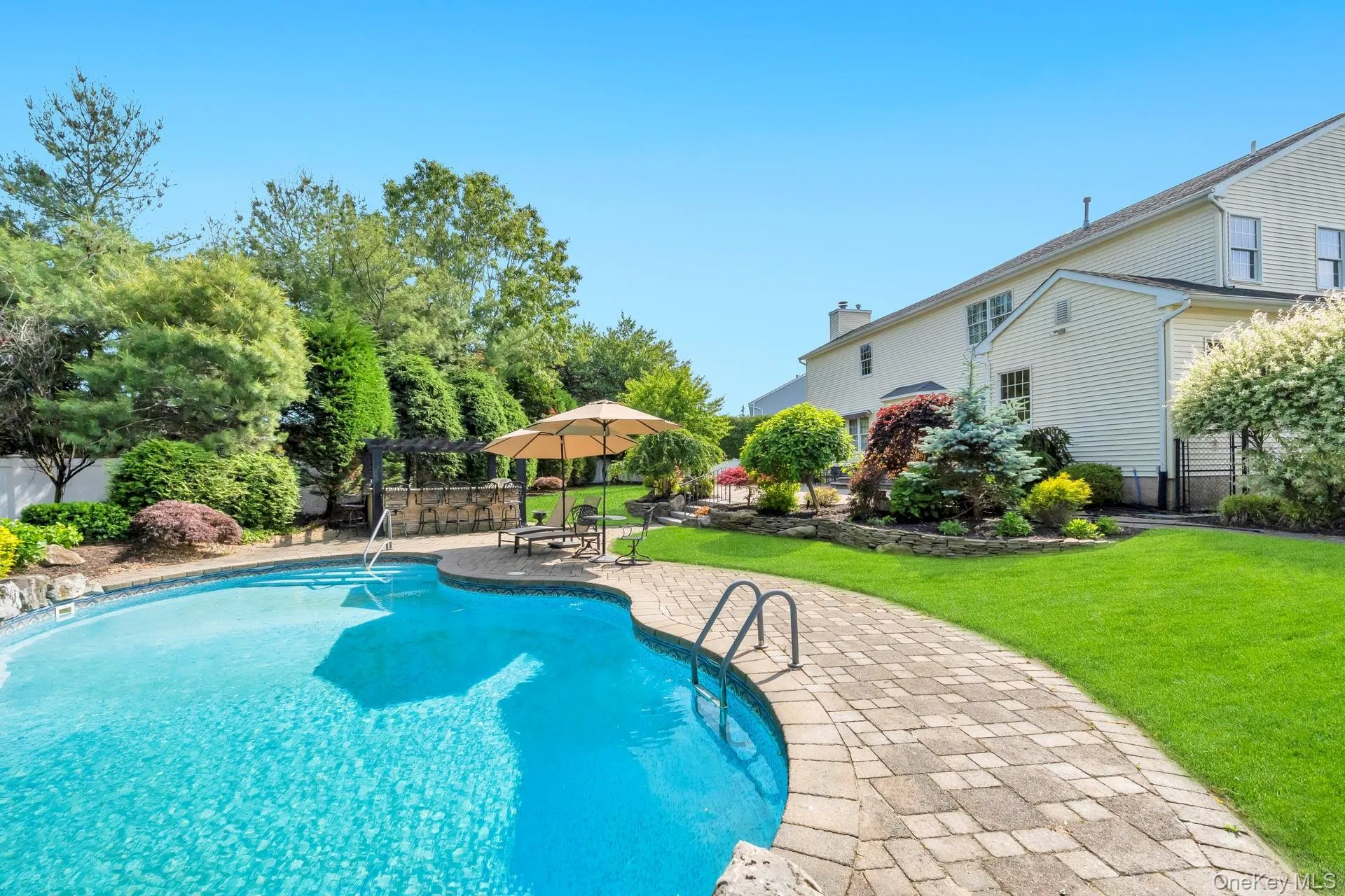 25 Yellow Top Lane, Smithtown, NY, 5 Bedrooms Bedrooms, 10 Rooms Rooms,3 BathroomsBathrooms,Residential,For Rent,Yellow Top,0,1010315 25 Yellow Top Lane, Smithtown, NY, 5 Bedrooms Bedrooms, 10 Rooms Rooms,3 BathroomsBathrooms,Residential,For Rent,Yellow Top,0,1010315