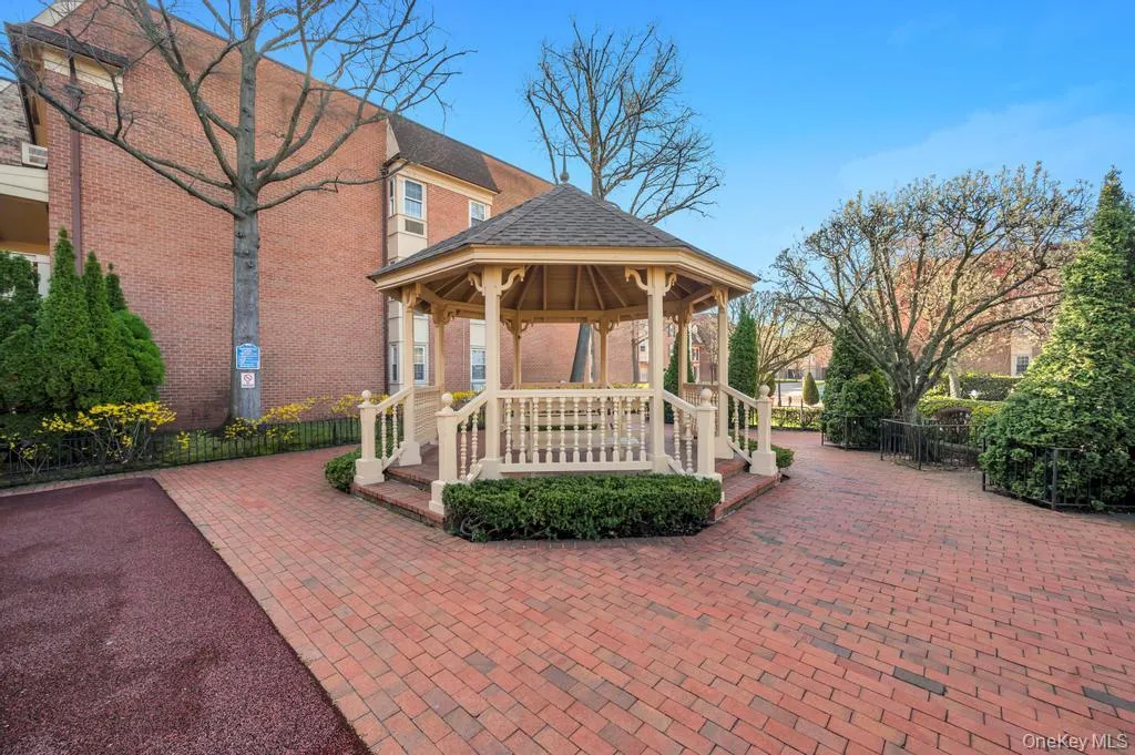 208-11 Estates Drive, New York, NY, 1 Bedroom Bedrooms, 5 Rooms Rooms,1 BathroomBathrooms,Residential,For Rent,Estates,0,1010317 208-11 Estates Drive, New York, NY, 1 Bedroom Bedrooms, 5 Rooms Rooms,1 BathroomBathrooms,Residential,For Rent,Estates,0,1010317