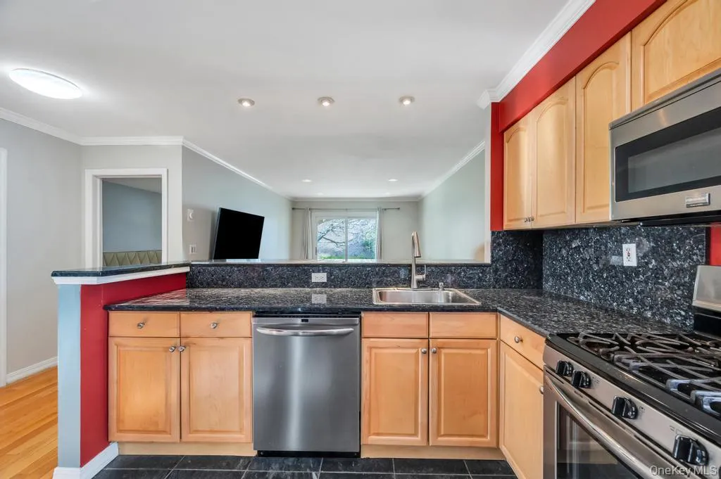 208-11 Estates Drive, New York, NY, 1 Bedroom Bedrooms, 5 Rooms Rooms,1 BathroomBathrooms,Residential,For Rent,Estates,0,1010317 208-11 Estates Drive, New York, NY, 1 Bedroom Bedrooms, 5 Rooms Rooms,1 BathroomBathrooms,Residential,For Rent,Estates,0,1010317