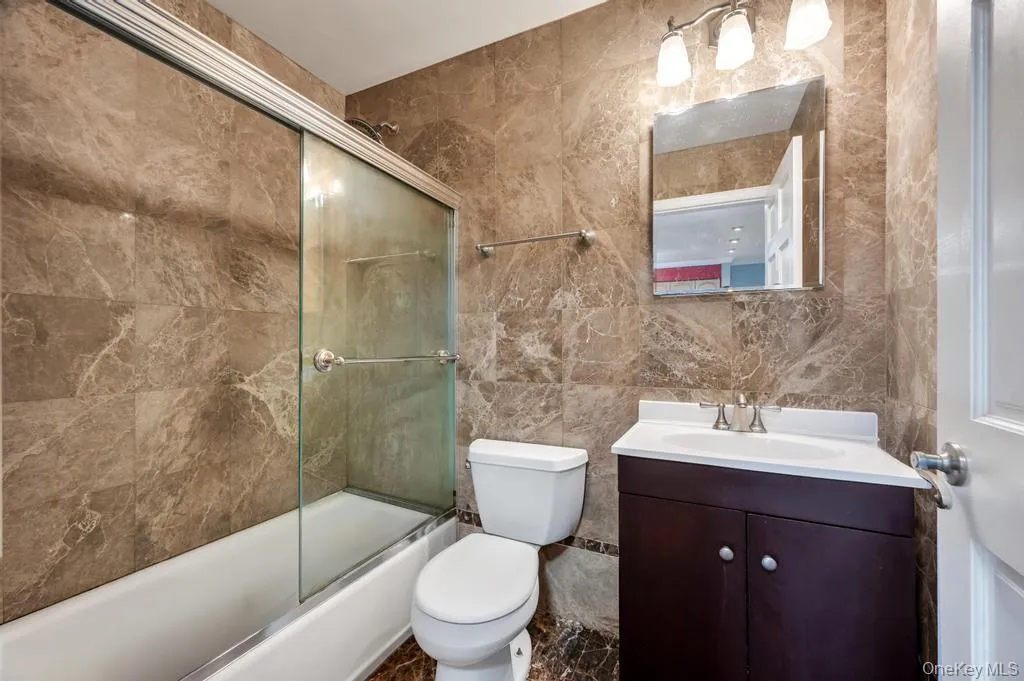 208-11 Estates Drive, New York, NY, 1 Bedroom Bedrooms, 5 Rooms Rooms,1 BathroomBathrooms,Residential,For Rent,Estates,0,1010317 208-11 Estates Drive, New York, NY, 1 Bedroom Bedrooms, 5 Rooms Rooms,1 BathroomBathrooms,Residential,For Rent,Estates,0,1010317