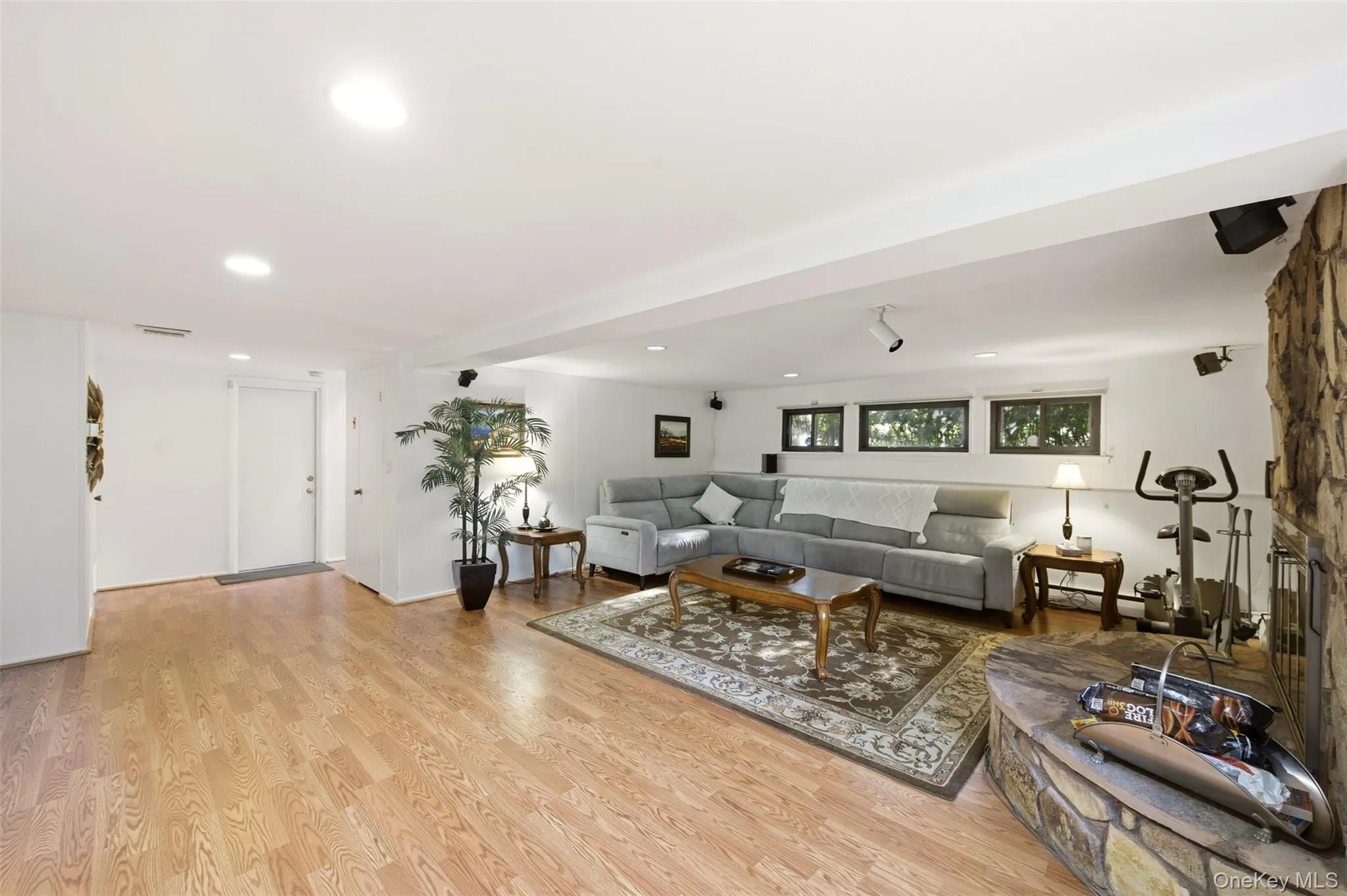 37 Windham Drive, Huntington, NY, 4 Bedrooms Bedrooms, 8 Rooms Rooms,3 BathroomsBathrooms,Residential,For Rent,Windham,0,1010325 37 Windham Drive, Huntington, NY, 4 Bedrooms Bedrooms, 8 Rooms Rooms,3 BathroomsBathrooms,Residential,For Rent,Windham,0,1010325