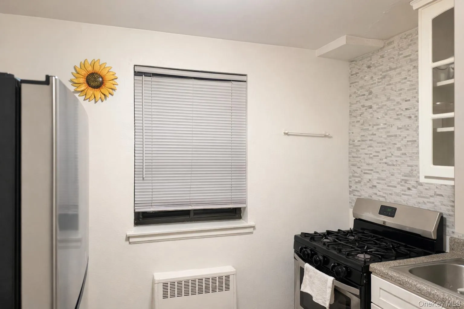 204-15 Foothill Avenue, New York, NY, 2 Bedrooms Bedrooms, 5 Rooms Rooms,1 BathroomBathrooms,Residential,For Rent,Foothill,0,1010326 204-15 Foothill Avenue, New York, NY, 2 Bedrooms Bedrooms, 5 Rooms Rooms,1 BathroomBathrooms,Residential,For Rent,Foothill,0,1010326
