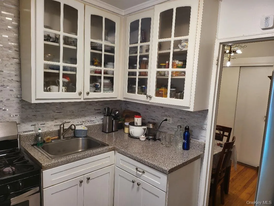 204-15 Foothill Avenue, New York, NY, 2 Bedrooms Bedrooms, 5 Rooms Rooms,1 BathroomBathrooms,Residential,For Rent,Foothill,0,1010326 204-15 Foothill Avenue, New York, NY, 2 Bedrooms Bedrooms, 5 Rooms Rooms,1 BathroomBathrooms,Residential,For Rent,Foothill,0,1010326