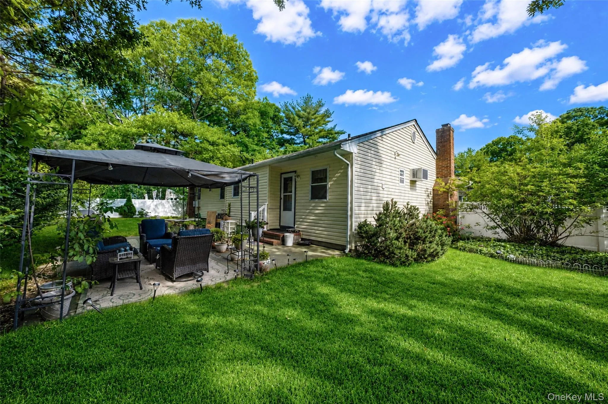 20 Loretta Court, Brookhaven, NY, 3 Bedrooms Bedrooms, 7 Rooms Rooms,2 BathroomsBathrooms,Residential,For Rent,Loretta,0,1010334 20 Loretta Court, Brookhaven, NY, 3 Bedrooms Bedrooms, 7 Rooms Rooms,2 BathroomsBathrooms,Residential,For Rent,Loretta,0,1010334