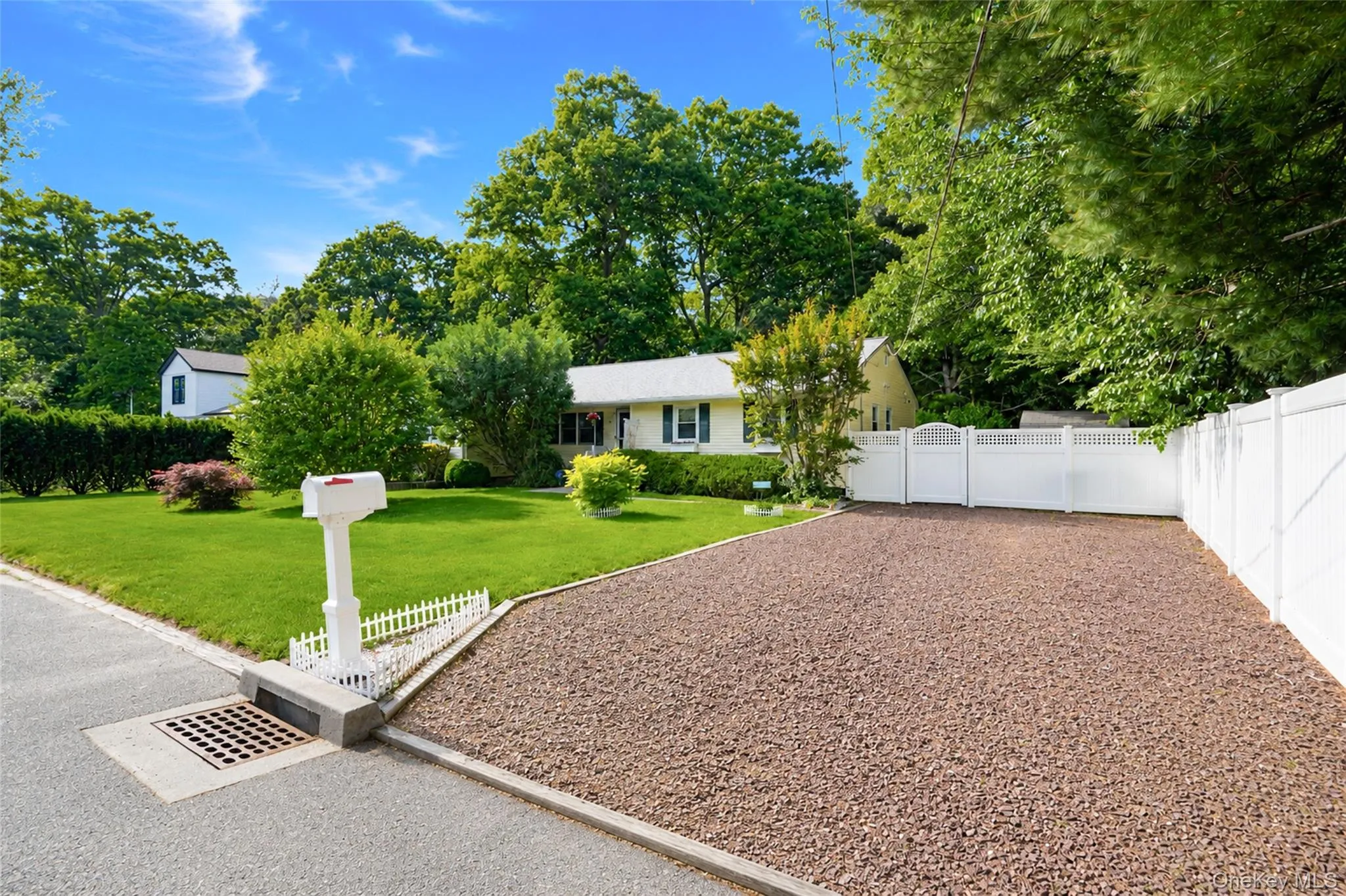 20 Loretta Court, Brookhaven, NY, 3 Bedrooms Bedrooms, 7 Rooms Rooms,2 BathroomsBathrooms,Residential,For Rent,Loretta,0,1010334 20 Loretta Court, Brookhaven, NY, 3 Bedrooms Bedrooms, 7 Rooms Rooms,2 BathroomsBathrooms,Residential,For Rent,Loretta,0,1010334