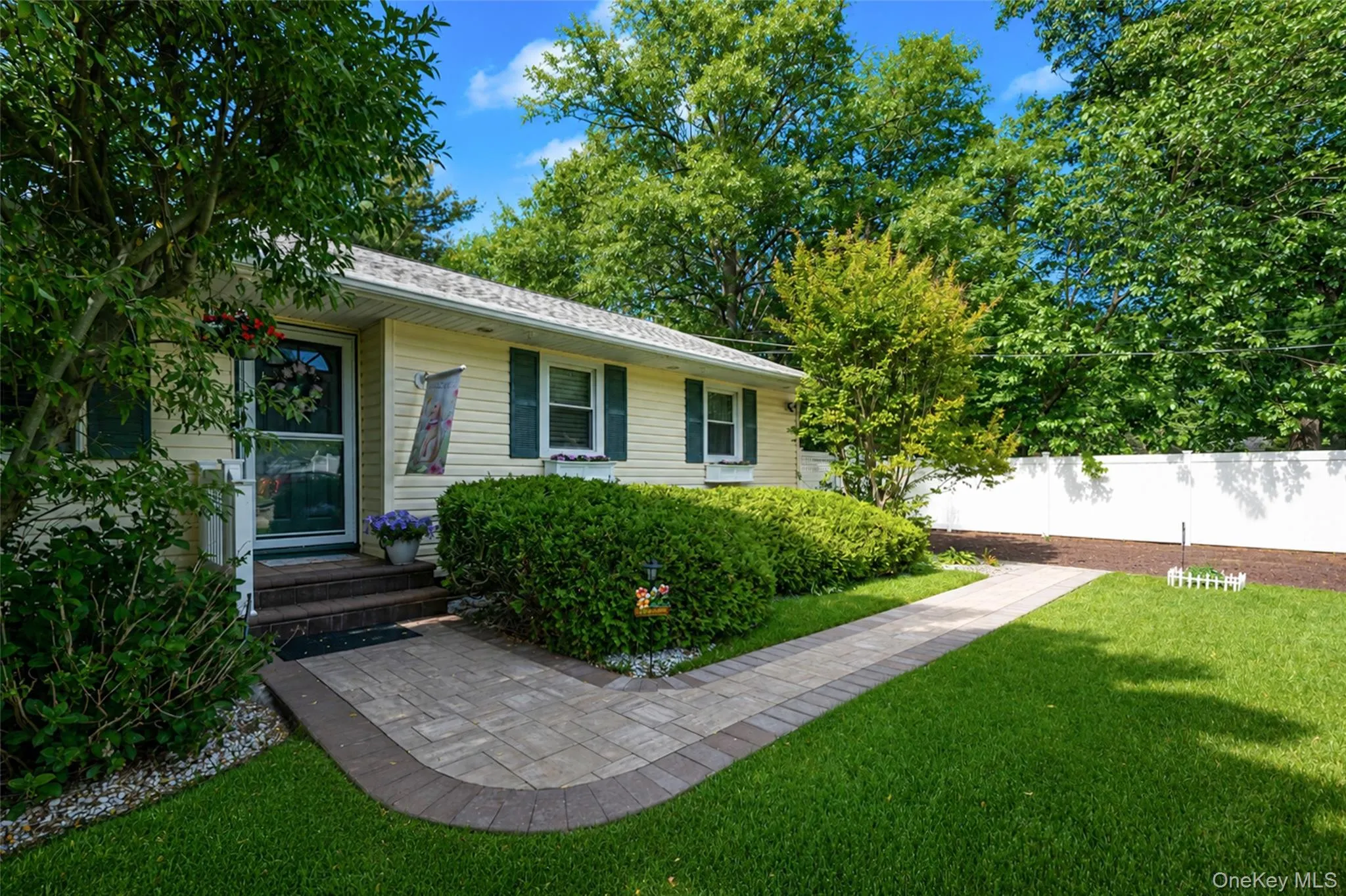 20 Loretta Court, Brookhaven, NY, 3 Bedrooms Bedrooms, 7 Rooms Rooms,2 BathroomsBathrooms,Residential,For Rent,Loretta,0,1010334 20 Loretta Court, Brookhaven, NY, 3 Bedrooms Bedrooms, 7 Rooms Rooms,2 BathroomsBathrooms,Residential,For Rent,Loretta,0,1010334
