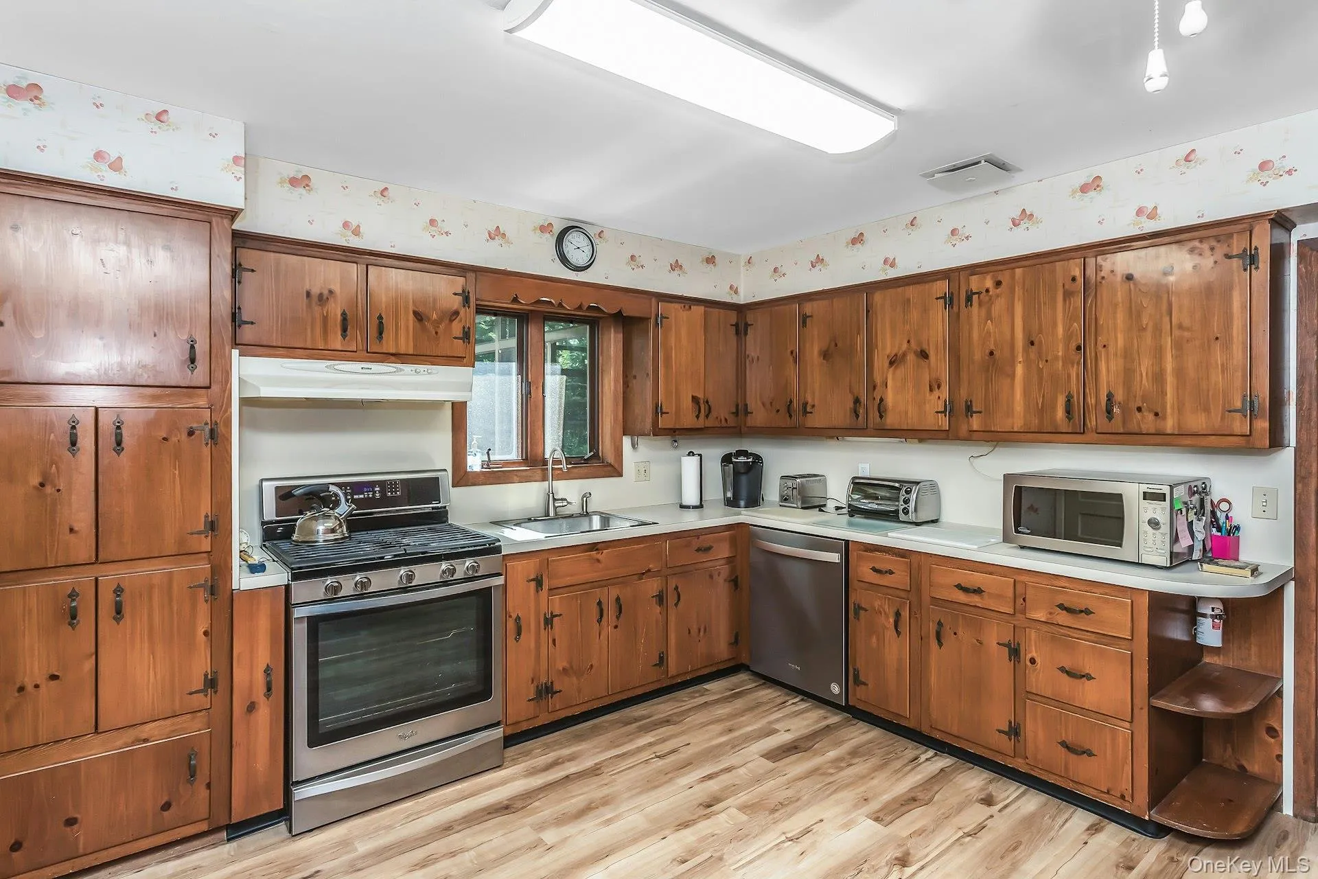 1 Duffy Court, Huntington, NY, 3 Bedrooms Bedrooms, 7 Rooms Rooms,2 BathroomsBathrooms,Residential,For Rent,Duffy,0,1010343 1 Duffy Court, Huntington, NY, 3 Bedrooms Bedrooms, 7 Rooms Rooms,2 BathroomsBathrooms,Residential,For Rent,Duffy,0,1010343