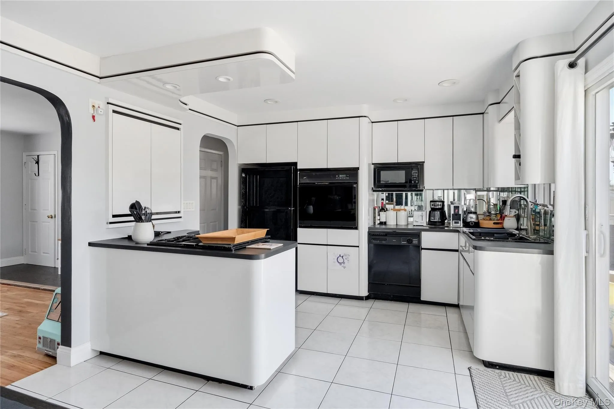 20 Elm Street, Oyster Bay, NY, 5 Bedrooms Bedrooms, 11 Rooms Rooms,3 BathroomsBathrooms,Residential,For Rent,Elm,0,1010348 20 Elm Street, Oyster Bay, NY, 5 Bedrooms Bedrooms, 11 Rooms Rooms,3 BathroomsBathrooms,Residential,For Rent,Elm,0,1010348