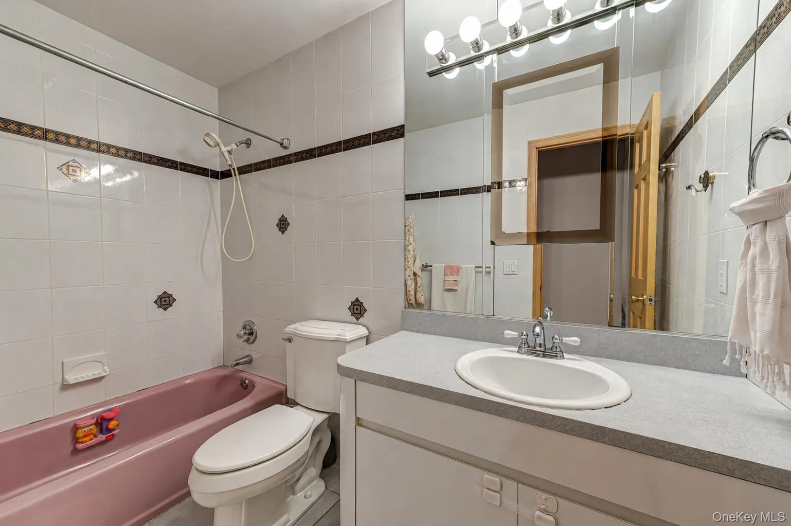 11 Annemarie Drive, Smithtown, NY, 4 Bedrooms Bedrooms, 8 Rooms Rooms,2 BathroomsBathrooms,Residential,For Rent,Annemarie,0,1010352 11 Annemarie Drive, Smithtown, NY, 4 Bedrooms Bedrooms, 8 Rooms Rooms,2 BathroomsBathrooms,Residential,For Rent,Annemarie,0,1010352