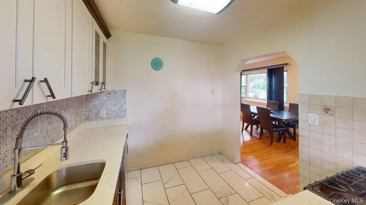 150-28 Jewel Avenue, New York, NY, 2 Bedrooms Bedrooms, 4 Rooms Rooms,1 BathroomBathrooms,Residential,For Rent,Jewel,0,1010356 150-28 Jewel Avenue, New York, NY, 2 Bedrooms Bedrooms, 4 Rooms Rooms,1 BathroomBathrooms,Residential,For Rent,Jewel,0,1010356