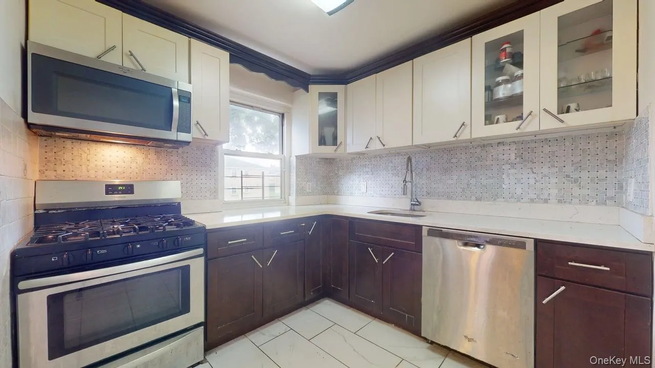 150-28 Jewel Avenue, New York, NY, 2 Bedrooms Bedrooms, 4 Rooms Rooms,1 BathroomBathrooms,Residential,For Rent,Jewel,0,1010356 150-28 Jewel Avenue, New York, NY, 2 Bedrooms Bedrooms, 4 Rooms Rooms,1 BathroomBathrooms,Residential,For Rent,Jewel,0,1010356