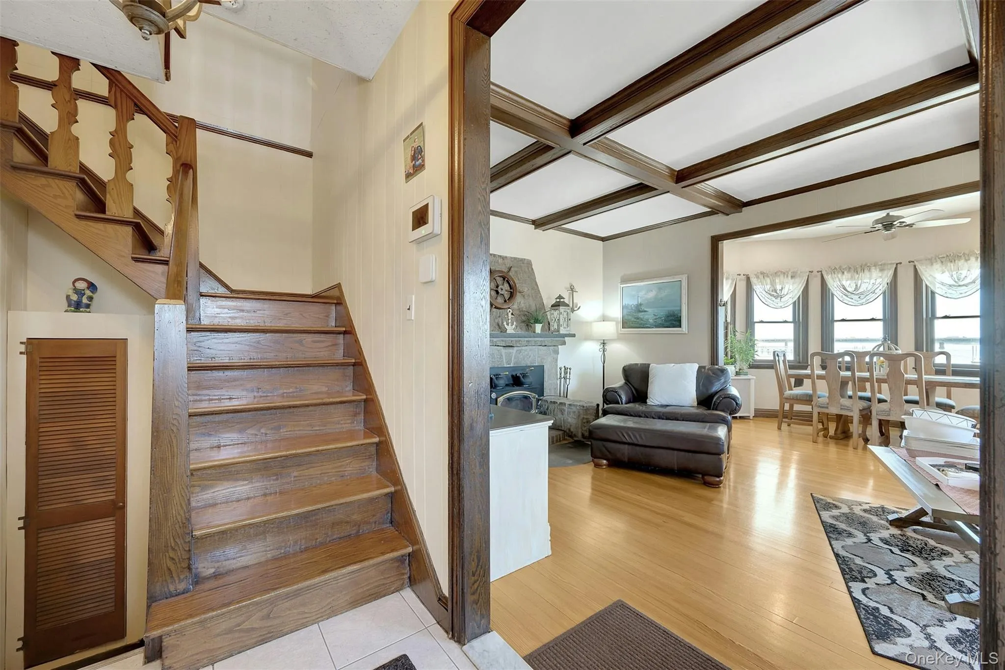 Large foyer Large foyer